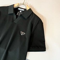 Prad*普*达 2026春夏季新款经典元素短袖Polo衫,经典大方的款式,可以穿十年都还是流行的那种,你一定要收藏几件 Prad*普*达 2026春夏季新款经典元素短袖Polo衫,经典大方的款式,可以穿十年都还是流行的那种,你一定要收藏几件