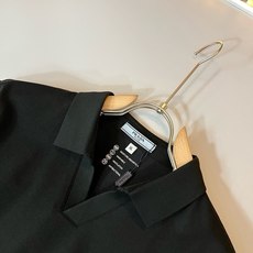 Prad*普*达 2026春夏季新款经典元素短袖Polo衫,经典大方的款式,可以穿十年都还是流行的那种,你一定要收藏几件 Prad*普*达 2026春夏季新款经典元素短袖Polo衫,经典大方的款式,可以穿十年都还是流行的那种,你一定要收藏几件