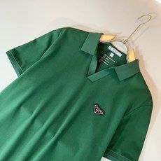 Prad*普*达 2026春夏季新款经典元素短袖Polo衫,经典大方的款式,可以穿十年都还是流行的那种,你一定要收藏几件 Prad*普*达 2026春夏季新款经典元素短袖Polo衫,经典大方的款式,可以穿十年都还是流行的那种,你一定要收藏几件