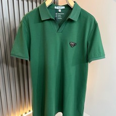 Prad*普*达 2026春夏季新款经典元素短袖Polo衫,经典大方的款式,可以穿十年都还是流行的那种,你一定要收藏几件 Prad*普*达 2026春夏季新款经典元素短袖Polo衫,经典大方的款式,可以穿十年都还是流行的那种,你一定要收藏几件