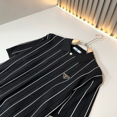 PRAD*A普*达2026春夏新款男士翻领短袖针织短袖T恤,最新款全网独家首上!!~既经典有时尚百搭,谁不爱啊,将经典再 PRAD*A普*达2026春夏新款男士翻领短袖针织短袖T恤,最新款全网独家首上!!~既经典有时尚百搭,谁不爱啊,将经典再