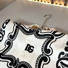 Dolce&Gabba*a 杜嘉*纳2026春夏新款男女同款👫睡衣套装,专柜同步发售!定制专属丝绸棉面料,衣身logo图 Dolce&Gabba*a 杜嘉*纳2026春夏新款男女同款👫睡衣套装,专柜同步发售!定制专属丝绸棉面料,衣身logo图
