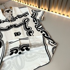Dolce&Gabba*a 杜嘉*纳2026春夏新款男女同款👫睡衣套装,专柜同步发售!定制专属丝绸棉面料,衣身logo图 Dolce&Gabba*a 杜嘉*纳2026春夏新款男女同款👫睡衣套装,专柜同步发售!定制专属丝绸棉面料,衣身logo图