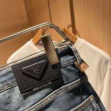 PRA*DA 普拉达 2026春夏新品发售!牛仔高级百搭实用主义不哗众取宠!港澳台地区限定款!!立体裁剪纯棉材质!台湾外 PRA*DA 普拉达 2026春夏新品发售!牛仔高级百搭实用主义不哗众取宠!港澳台地区限定款!!立体裁剪纯棉材质!台湾外