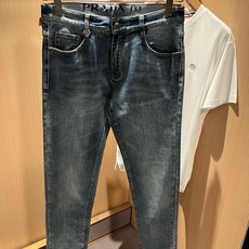 PRA*DA 普拉达 2026春夏新品发售!牛仔高级百搭实用主义不哗众取宠!港澳台地区限定款!!立体裁剪纯棉材质!台湾外 PRA*DA 普拉达 2026春夏新品发售!牛仔高级百搭实用主义不哗众取宠!港澳台地区限定款!!立体裁剪纯棉材质!台湾外
