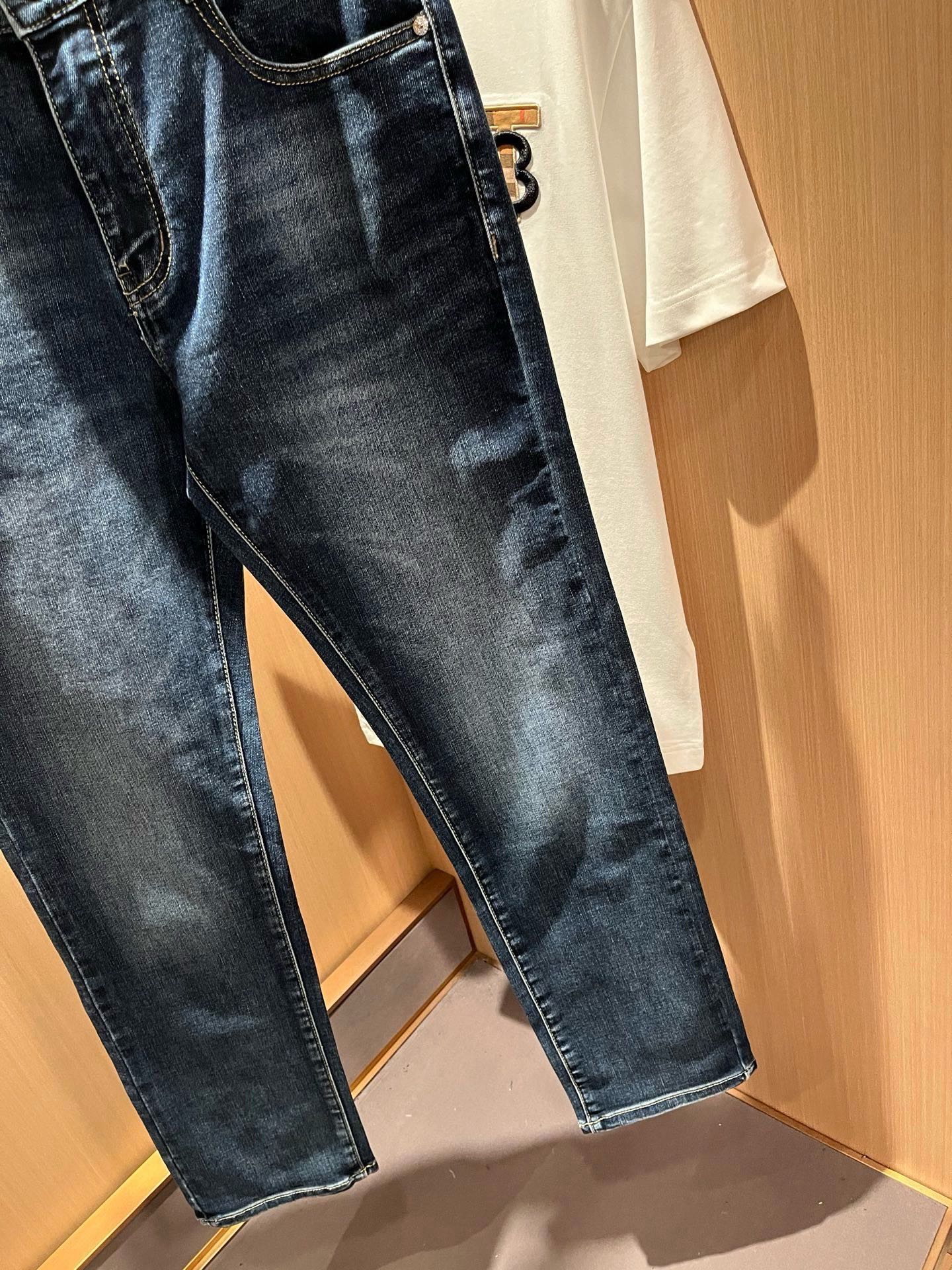 Dolce &  杜嘉*纳 2026春夏新品牛仔裤，水洗处理自然不易变形脱色、立体剪裁完美塑形面料质舒适柔软随意搭配、舒