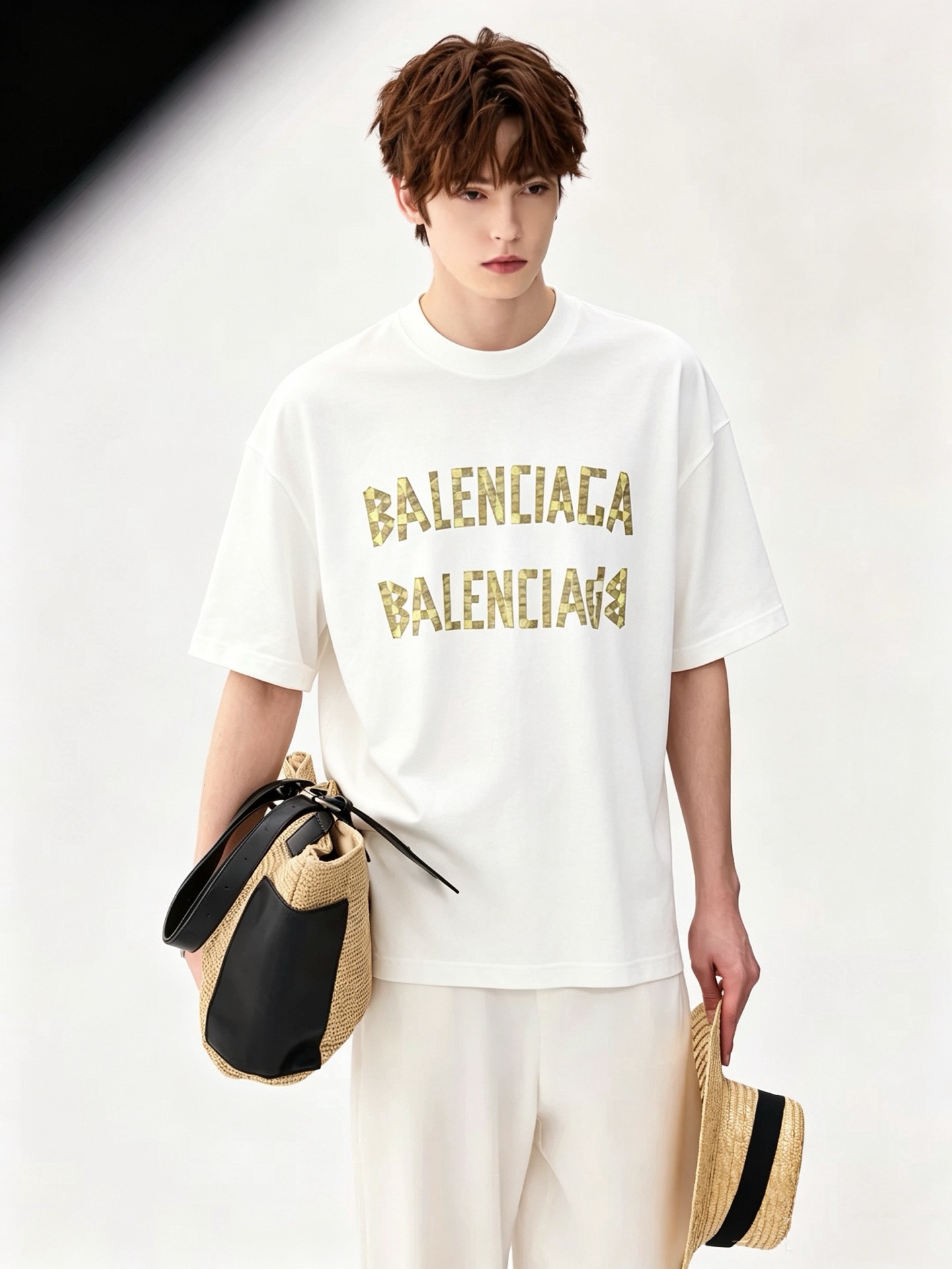 BALENCI*GA巴黎*家 春夏新款男女同款👫短袖T恤！走秀图案印花时尚休闲短袖T恤衫！设计logo印花设计！极具设计
