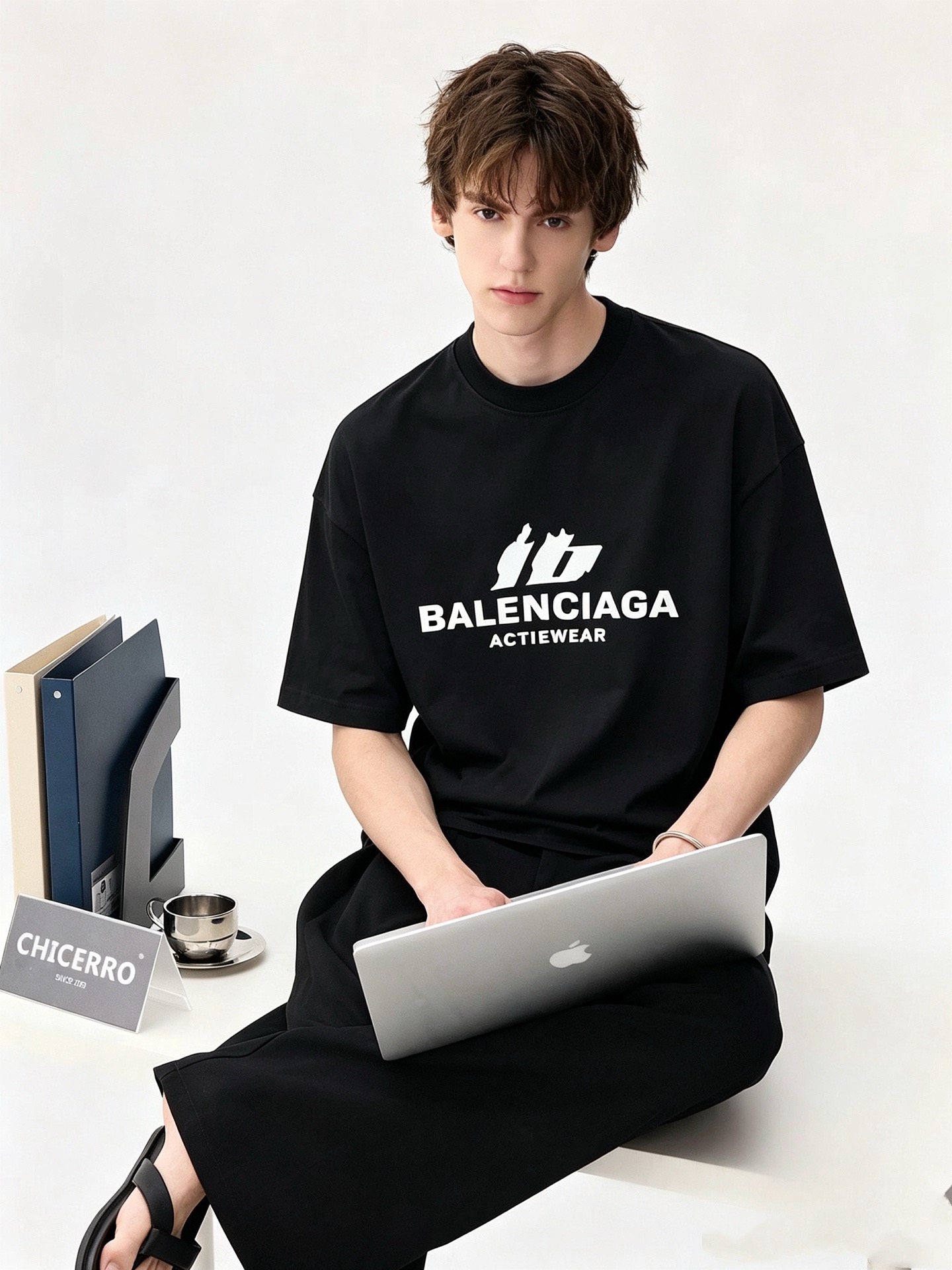 BALENCI*GA巴黎*家 春夏新款男女同款👫短袖T恤！走秀图案印花时尚休闲短袖T恤衫！设计logo压胶设计！极具设计