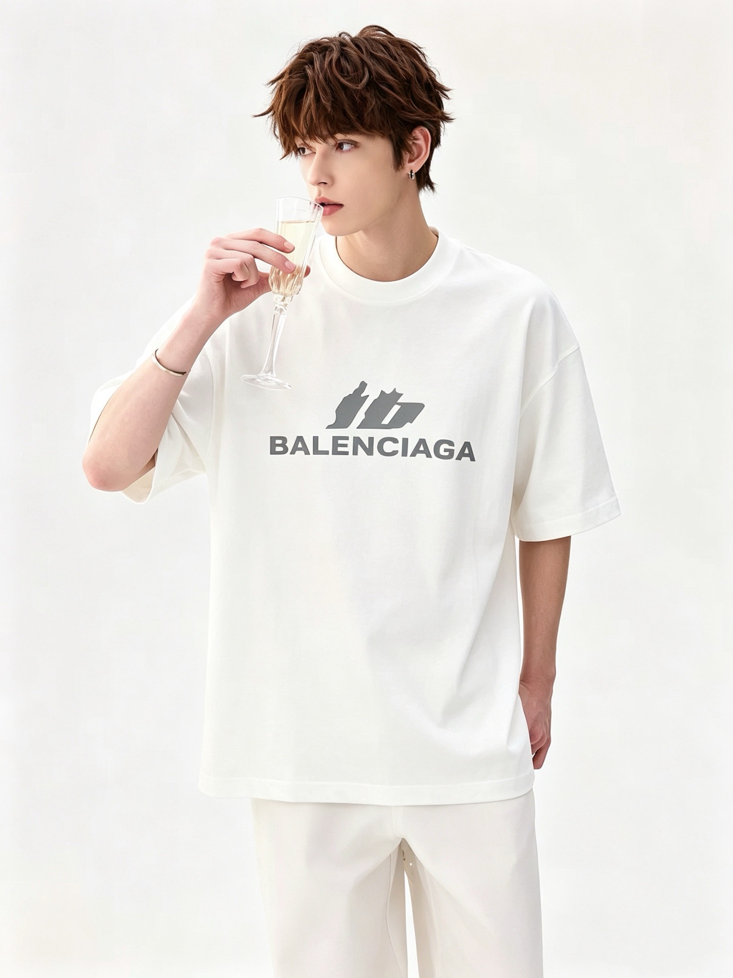 BALENCI*GA巴黎*家 春夏新款男女同款👫短袖T恤！走秀图案印花时尚休闲短袖T恤衫！设计logo压胶设计！极具设计