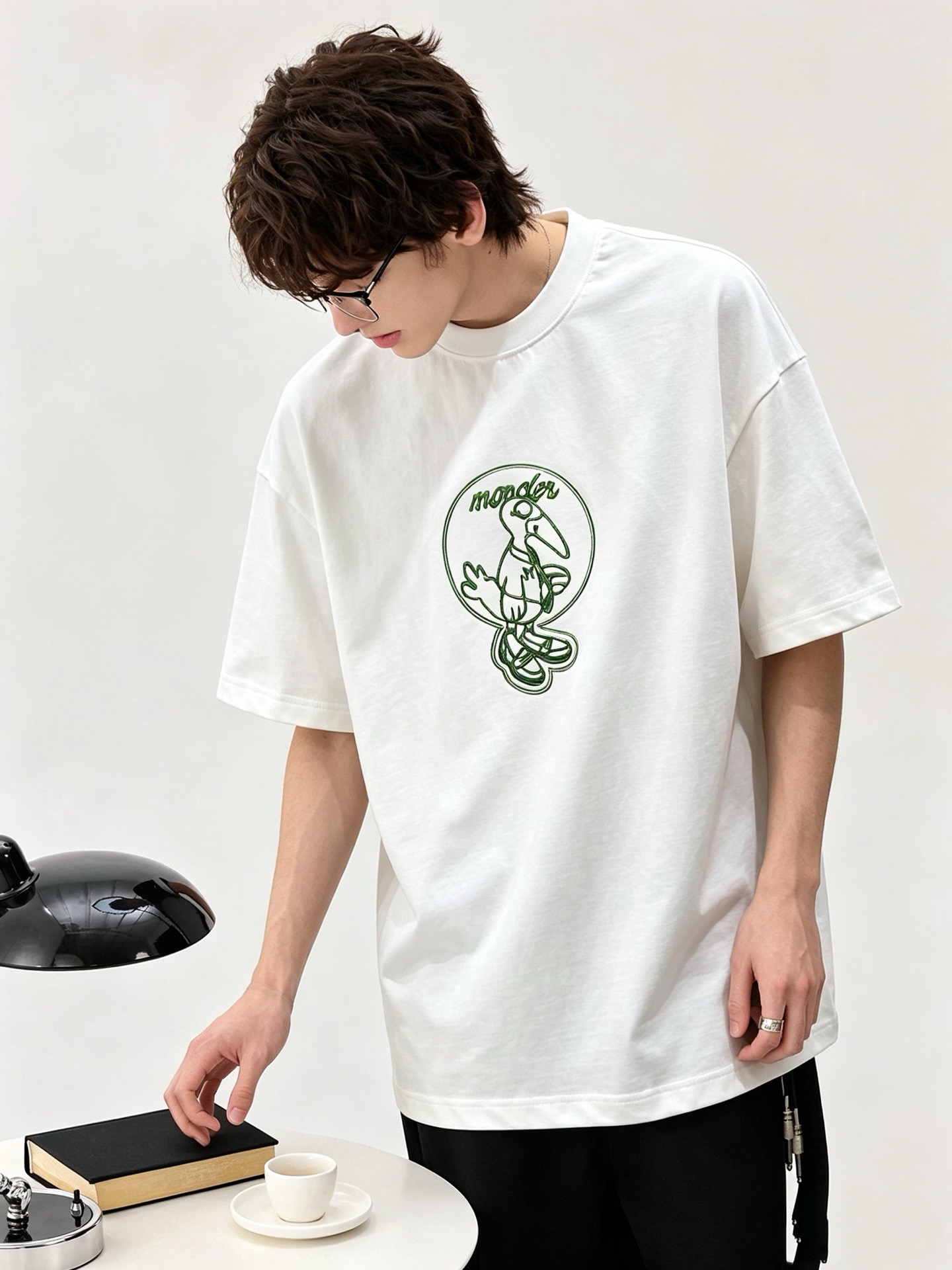 Moncler蒙家 2026春夏男女同款👫情侣款最新的贸易订单短袖T恤，全品相！！网红款！采用logo图案印花设计！上身