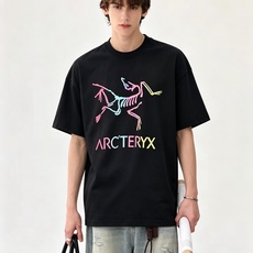 ARCTER*X始*祖鸟 2026春夏新款男女同款👫休闲短袖T恤,户外品牌可能大家第一想到的就是加拿大鹅、始祖鸟。给人一 ARCTER*X始*祖鸟 2026春夏新款男女同款👫休闲短袖T恤,户外品牌可能大家第一想到的就是加拿大鹅、始祖鸟。给人一