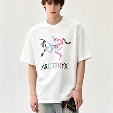 ARCTER*X始*祖鸟 2026春夏新款男女同款👫休闲短袖T恤,户外品牌可能大家第一想到的就是加拿大鹅、始祖鸟。给人一 ARCTER*X始*祖鸟 2026春夏新款男女同款👫休闲短袖T恤,户外品牌可能大家第一想到的就是加拿大鹅、始祖鸟。给人一