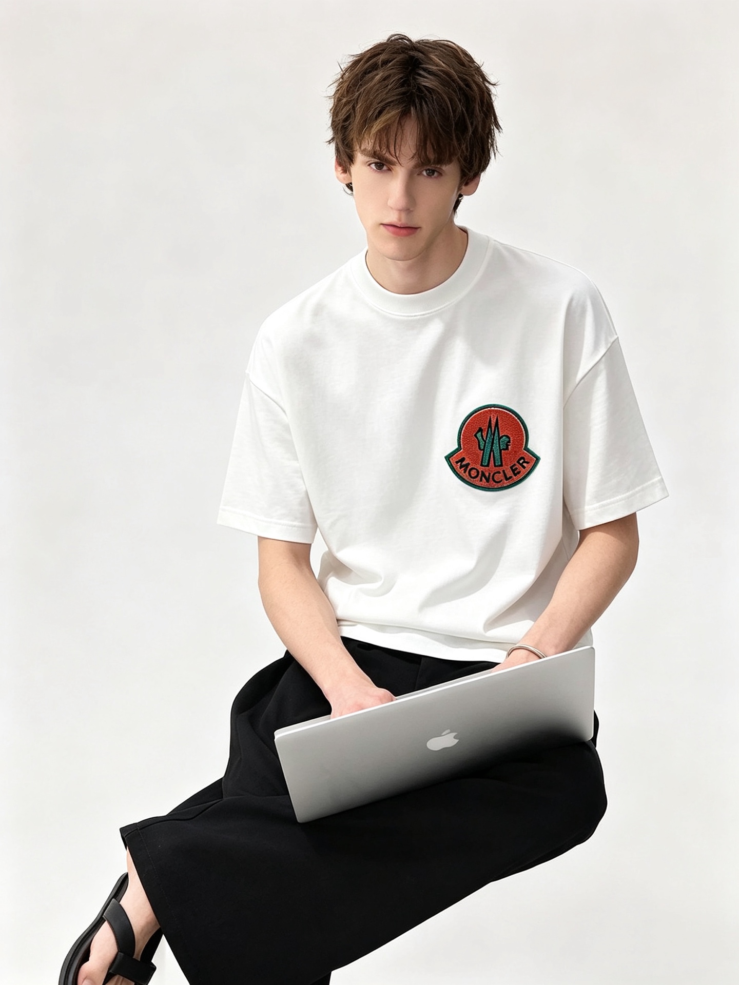 Moncler蒙家 2026春夏最新男女同款👫贸易订单短袖T恤，全品相！！网红款！采用logo图案植绒设计！上身舒适透气