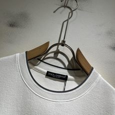 Dolce&Gabba*a 杜嘉*纳2026春夏新款男士短袖T恤,专柜同步发售!定制专属珠地棉面料,胸前logo图案皮革 Dolce&Gabba*a 杜嘉*纳2026春夏新款男士短袖T恤,专柜同步发售!定制专属珠地棉面料,胸前logo图案皮革