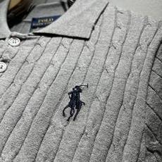 保罗POLOSPORT 2026春夏新款男士针织短袖T恤,简约纯色时尚款不乏有许多设计大咖们都对于纯色都有着难以割舍的情 保罗POLOSPORT 2026春夏新款男士针织短袖T恤,简约纯色时尚款不乏有许多设计大咖们都对于纯色都有着难以割舍的情