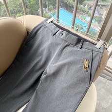 Balenci*ga巴黎*家 2026春夏新款休闲西裤,贸易订单 上身简约大气上档次.压胶logo工艺设计!工艺技术可谓 Balenci*ga巴黎*家 2026春夏新款休闲西裤,贸易订单 上身简约大气上档次.压胶logo工艺设计!工艺技术可谓