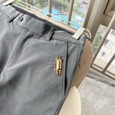 Balenci*ga巴黎*家 2026春夏新款休闲西裤,贸易订单 上身简约大气上档次.压胶logo工艺设计!工艺技术可谓 Balenci*ga巴黎*家 2026春夏新款休闲西裤,贸易订单 上身简约大气上档次.压胶logo工艺设计!工艺技术可谓