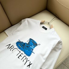 ARCTER*X始*祖鸟 2026春夏新款男女同款👫短袖T恤户外品牌可能大家第一想到的就是加拿大鹅、始祖鸟。给人一种标签 ARCTER*X始*祖鸟 2026春夏新款男女同款👫短袖T恤户外品牌可能大家第一想到的就是加拿大鹅、始祖鸟。给人一种标签