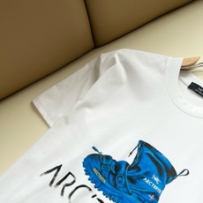 ARCTER*X始*祖鸟 2026春夏新款男女同款👫短袖T恤户外品牌可能大家第一想到的就是加拿大鹅、始祖鸟。给人一种标签 ARCTER*X始*祖鸟 2026春夏新款男女同款👫短袖T恤户外品牌可能大家第一想到的就是加拿大鹅、始祖鸟。给人一种标签