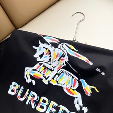 BURBER*Y巴*莉2026春夏新品男女同款👫短袖T恤,重磅来袭,最近比较火热的环保纯棉面料制作而成,高端户外运动休闲 BURBER*Y巴*莉2026春夏新品男女同款👫短袖T恤,重磅来袭,最近比较火热的环保纯棉面料制作而成,高端户外运动休闲