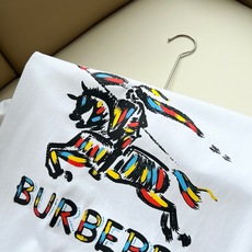 BURBER*Y巴*莉2026春夏新品男女同款👫短袖T恤,重磅来袭,最近比较火热的环保纯棉面料制作而成,高端户外运动休闲 BURBER*Y巴*莉2026春夏新品男女同款👫短袖T恤,重磅来袭,最近比较火热的环保纯棉面料制作而成,高端户外运动休闲