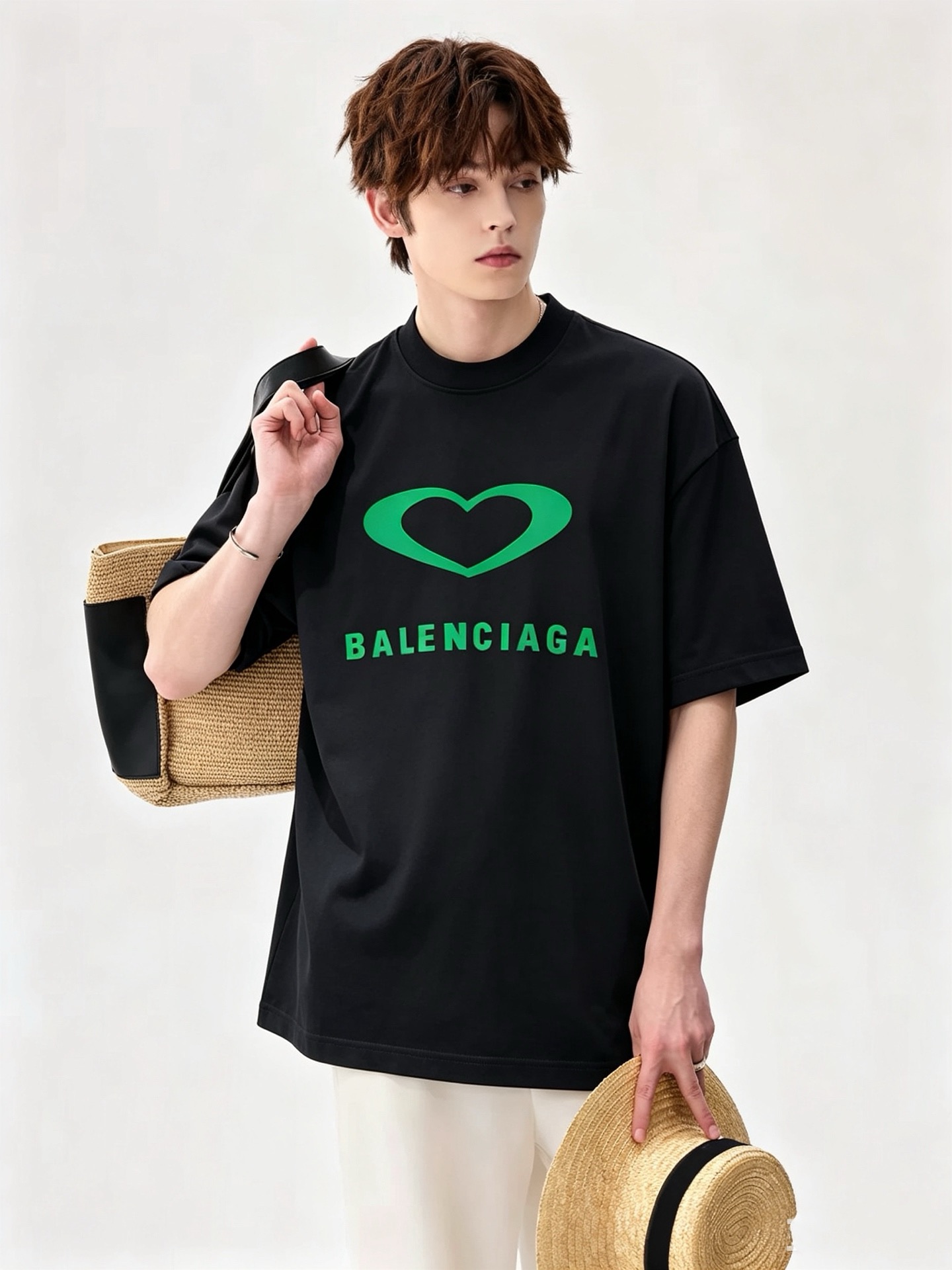 BALENCI*GA巴黎*家 2026春夏新款男女同款👫短袖T恤！走秀图案印花时尚休闲短袖T恤衫！设计logo压胶设计！