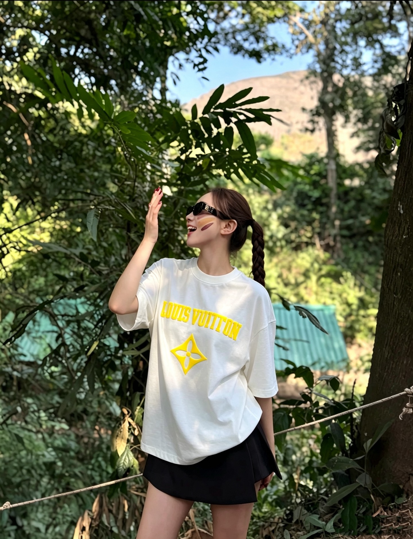 LouisVuitt*路易*登 2026春夏全新系列单品上线，非常时髦前卫的一款男女同款短袖T恤，标识logo图案印花修