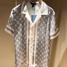 Louis Vuit*on 路易家族 2026春夏新款轻奢睡衣休闲套装,男女同款👫睡衣套装!路易家族的新高端,细节品质永 Louis Vuit*on 路易家族 2026春夏新款轻奢睡衣休闲套装,男女同款👫睡衣套装!路易家族的新高端,细节品质永