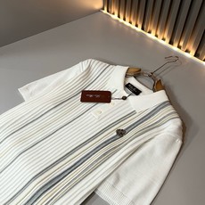 Loro Piana诺悠翩雅 2026春夏男士最新的贸易订单翻领针织短袖T恤,全品相!!上身舒适透气,不僵硬,整体有着丰 Loro Piana诺悠翩雅 2026春夏男士最新的贸易订单翻领针织短袖T恤,全品相!!上身舒适透气,不僵硬,整体有着丰