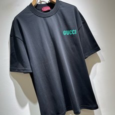 Gucc*古家 2026春夏新款男女同情侣款👫休闲宽松棉质圆领短袖T恤衫!贸易公司渠道稀出,同步官网发售 ! 2 Gucc*古家 2026春夏新款男女同情侣款👫休闲宽松棉质圆领短袖T恤衫!贸易公司渠道稀出,同步官网发售 ! 2