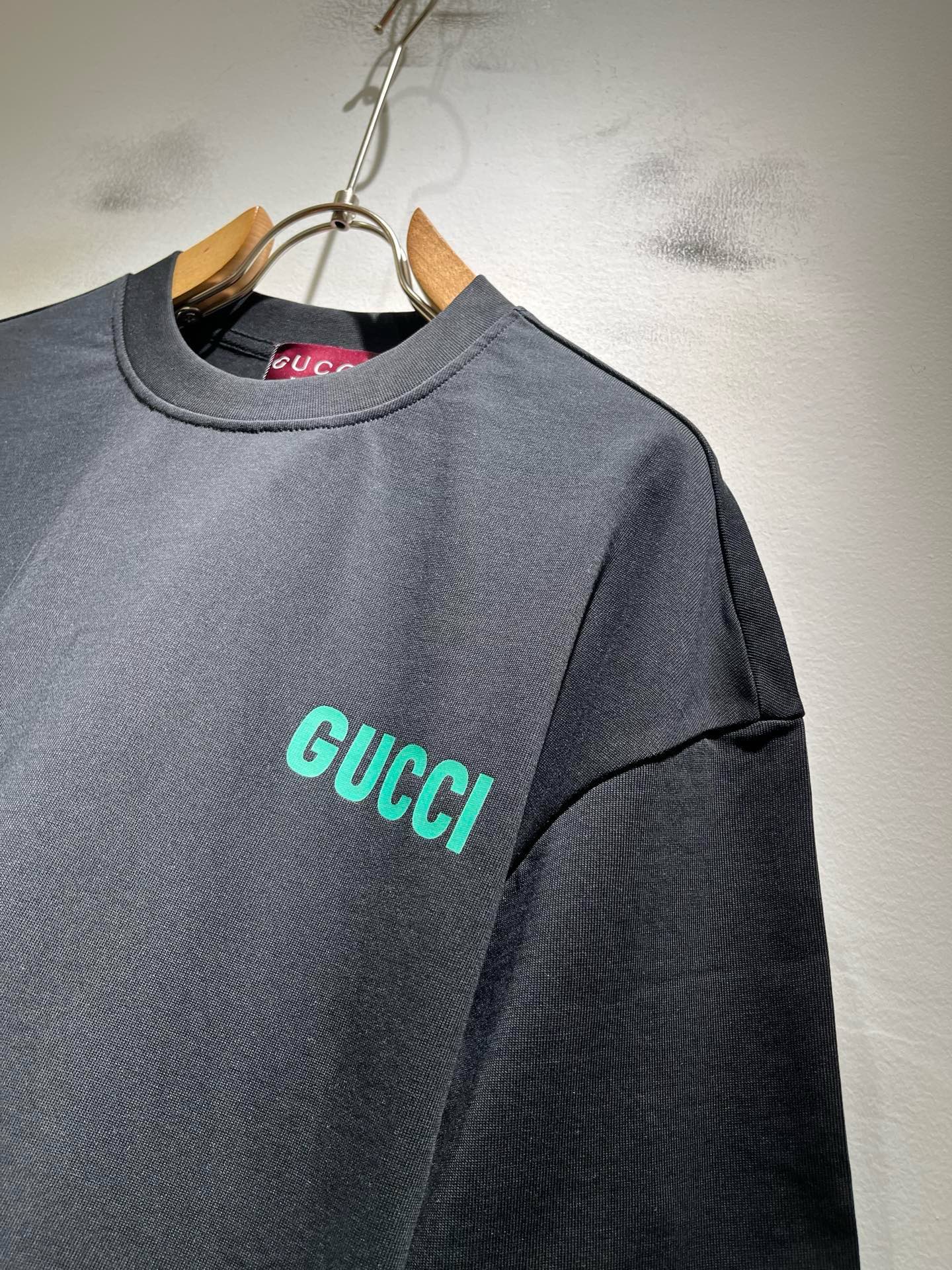 Gucc*古家 2026春夏新款男女同情侣款👫休闲宽松棉质圆领短袖T恤衫!贸易公司渠道稀出,同步官网发售 ! 2 Gucc*古家 2026春夏新款男女同情侣款👫休闲宽松棉质圆领短袖T恤衫!贸易公司渠道稀出,同步官网发售 ! 2