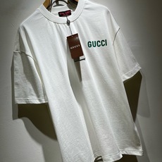 Gucc*古家 2026春夏新款男女同情侣款👫休闲宽松棉质圆领短袖T恤衫!贸易公司渠道稀出,同步官网发售 ! 2 Gucc*古家 2026春夏新款男女同情侣款👫休闲宽松棉质圆领短袖T恤衫!贸易公司渠道稀出,同步官网发售 ! 2