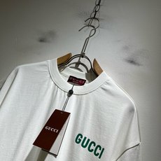 Gucc*古家 2026春夏新款男女同情侣款👫休闲宽松棉质圆领短袖T恤衫!贸易公司渠道稀出,同步官网发售 ! 2 Gucc*古家 2026春夏新款男女同情侣款👫休闲宽松棉质圆领短袖T恤衫!贸易公司渠道稀出,同步官网发售 ! 2
