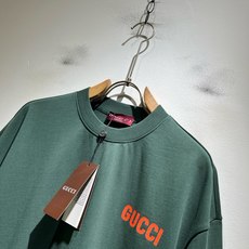 Gucc*古家 2026春夏新款男女同情侣款👫休闲宽松棉质圆领短袖T恤衫!贸易公司渠道稀出,同步官网发售 ! 2 Gucc*古家 2026春夏新款男女同情侣款👫休闲宽松棉质圆领短袖T恤衫!贸易公司渠道稀出,同步官网发售 ! 2