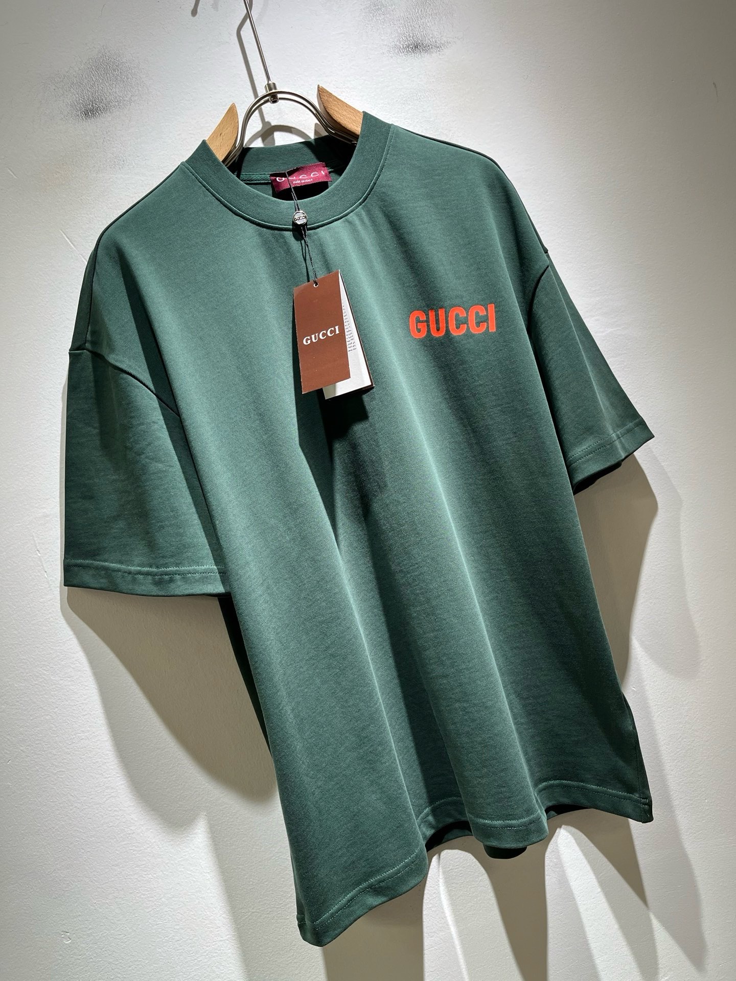 Gucc*古家 2026春夏新款男女同情侣款👫休闲宽松棉质圆领短袖T恤衫!贸易公司渠道稀出,同步官网发售 ! 2 Gucc*古家 2026春夏新款男女同情侣款👫休闲宽松棉质圆领短袖T恤衫!贸易公司渠道稀出,同步官网发售 ! 2