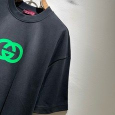 Gucc*古家 2026春夏新款男女同情侣款👫休闲宽松棉质圆领短袖T恤衫!贸易公司渠道稀出,同步官网发售 ! 2 Gucc*古家 2026春夏新款男女同情侣款👫休闲宽松棉质圆领短袖T恤衫!贸易公司渠道稀出,同步官网发售 ! 2