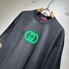 Gucc*古家 2026春夏新款男女同情侣款👫休闲宽松棉质圆领短袖T恤衫!贸易公司渠道稀出,同步官网发售 ! 2 Gucc*古家 2026春夏新款男女同情侣款👫休闲宽松棉质圆领短袖T恤衫!贸易公司渠道稀出,同步官网发售 ! 2