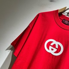 Gucc*古家 2026春夏新款男女同情侣款👫休闲宽松棉质圆领短袖T恤衫!贸易公司渠道稀出,同步官网发售 ! 2 Gucc*古家 2026春夏新款男女同情侣款👫休闲宽松棉质圆领短袖T恤衫!贸易公司渠道稀出,同步官网发售 ! 2