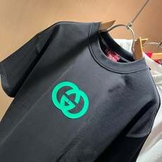 Gucc*古家 2026春夏新款男女同情侣款👫休闲宽松棉质圆领短袖T恤衫!贸易公司渠道稀出,同步官网发售 ! 2 Gucc*古家 2026春夏新款男女同情侣款👫休闲宽松棉质圆领短袖T恤衫!贸易公司渠道稀出,同步官网发售 ! 2