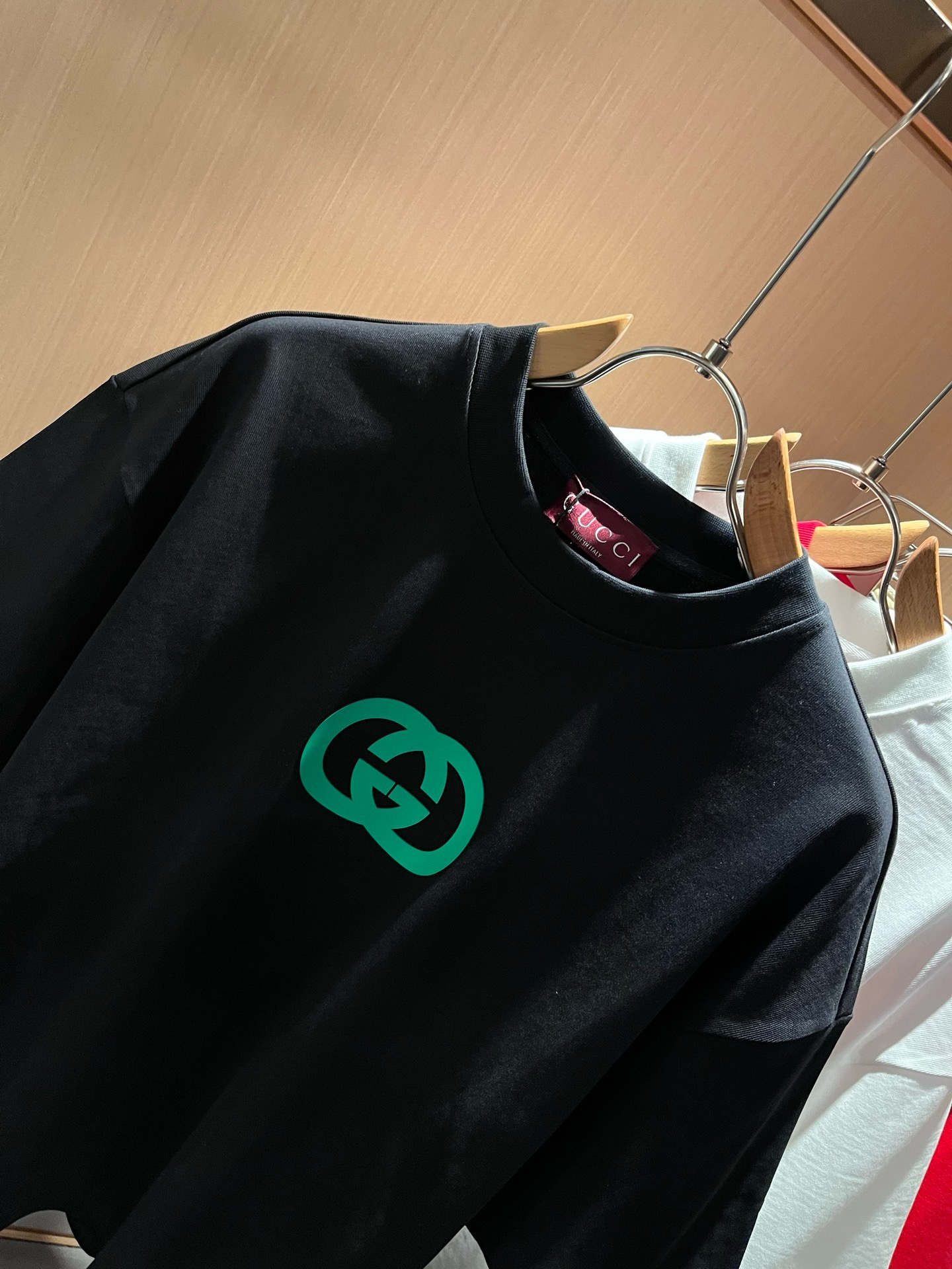 Gucc*古家 2026春夏新款男女同情侣款👫休闲宽松棉质圆领短袖T恤衫!贸易公司渠道稀出,同步官网发售 ! 2 Gucc*古家 2026春夏新款男女同情侣款👫休闲宽松棉质圆领短袖T恤衫!贸易公司渠道稀出,同步官网发售 ! 2