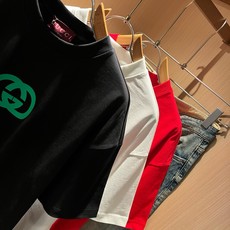 Gucc*古家 2026春夏新款男女同情侣款👫休闲宽松棉质圆领短袖T恤衫!贸易公司渠道稀出,同步官网发售 ! 2 Gucc*古家 2026春夏新款男女同情侣款👫休闲宽松棉质圆领短袖T恤衫!贸易公司渠道稀出,同步官网发售 ! 2