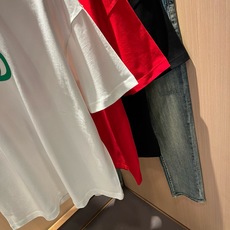 Gucc*古家 2026春夏新款男女同情侣款👫休闲宽松棉质圆领短袖T恤衫!贸易公司渠道稀出,同步官网发售 ! 2 Gucc*古家 2026春夏新款男女同情侣款👫休闲宽松棉质圆领短袖T恤衫!贸易公司渠道稀出,同步官网发售 ! 2
