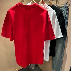Gucc*古家 2026春夏新款男女同情侣款👫休闲宽松棉质圆领短袖T恤衫!贸易公司渠道稀出,同步官网发售 ! 2 Gucc*古家 2026春夏新款男女同情侣款👫休闲宽松棉质圆领短袖T恤衫!贸易公司渠道稀出,同步官网发售 ! 2