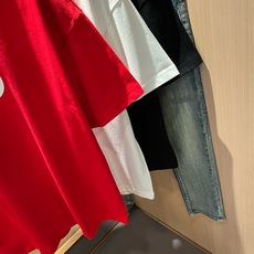 Gucc*古家 2026春夏新款男女同情侣款👫休闲宽松棉质圆领短袖T恤衫!贸易公司渠道稀出,同步官网发售 ! 2 Gucc*古家 2026春夏新款男女同情侣款👫休闲宽松棉质圆领短袖T恤衫!贸易公司渠道稀出,同步官网发售 ! 2