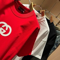 Gucc*古家 2026春夏新款男女同情侣款👫休闲宽松棉质圆领短袖T恤衫!贸易公司渠道稀出,同步官网发售 ! 2 Gucc*古家 2026春夏新款男女同情侣款👫休闲宽松棉质圆领短袖T恤衫!贸易公司渠道稀出,同步官网发售 ! 2
