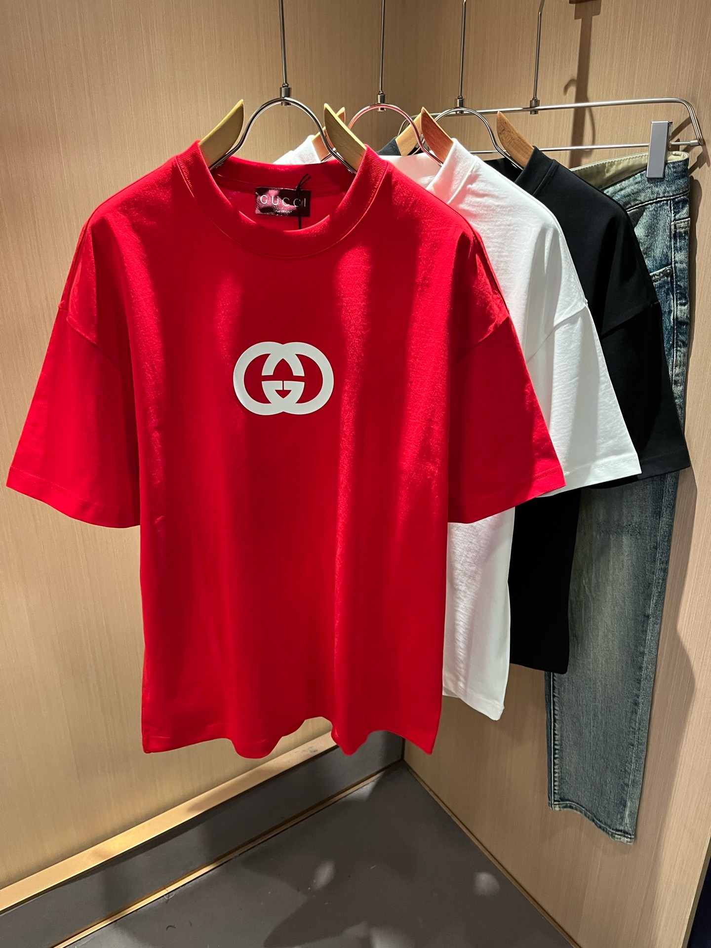 Gucc*古家 2026春夏新款男女同情侣款👫休闲宽松棉质圆领短袖T恤衫！贸易公司渠道稀出，同步官网发售 ！     2