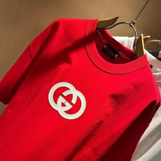 Gucc*古家 2026春夏新款男女同情侣款👫休闲宽松棉质圆领短袖T恤衫!贸易公司渠道稀出,同步官网发售 ! 2 Gucc*古家 2026春夏新款男女同情侣款👫休闲宽松棉质圆领短袖T恤衫!贸易公司渠道稀出,同步官网发售 ! 2