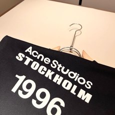 Acne Studi*os2026春夏新款男女同款👫短袖T恤,专柜同步发售!定制专属洗水纯棉面料,定制原版工艺螺纹,衣身 Acne Studi*os2026春夏新款男女同款👫短袖T恤,专柜同步发售!定制专属洗水纯棉面料,定制原版工艺螺纹,衣身