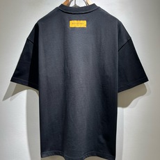 LouisVuitt*路易*登 2026春夏全新系列单品上线,非常时髦前卫的一款男女同款短袖T恤,标识logo图案印花修 LouisVuitt*路易*登 2026春夏全新系列单品上线,非常时髦前卫的一款男女同款短袖T恤,标识logo图案印花修