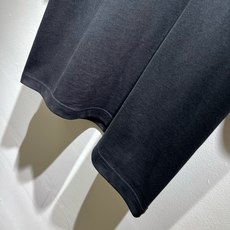 LouisVuitt*路易*登 2026春夏全新系列单品上线,非常时髦前卫的一款男女同款短袖T恤,标识logo图案印花修 LouisVuitt*路易*登 2026春夏全新系列单品上线,非常时髦前卫的一款男女同款短袖T恤,标识logo图案印花修